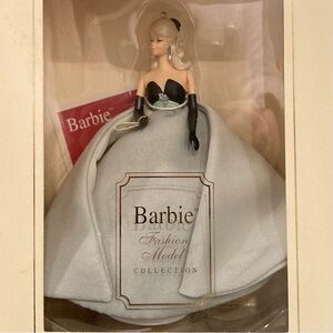 NWT Vintage Hallmark Keepsake Lisette 
Barbie Fashion Model Collection 
2004